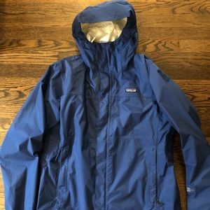 Men’s Patagonia rain coat, size medium